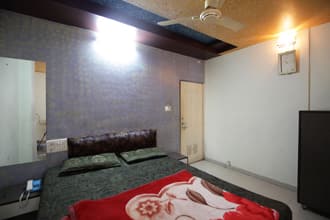 Hotel Radhe Guest House, Ahmedabad 4